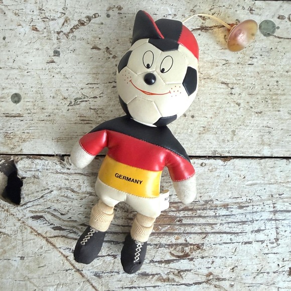 Other - Vintage 1994 World Cup Germany Soccer Mascot Plush Suction Cup Toy USA 94